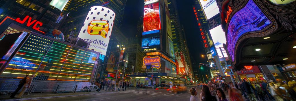 New York. Times Square Garden à noite.